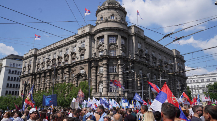Gotov protest ispred Vlade Srbije: Pet sindikata predalo zahteve
