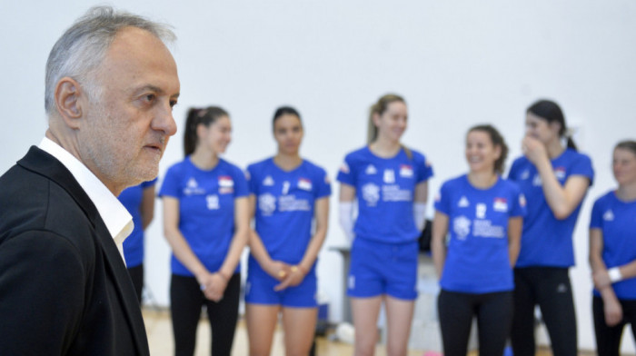 Ministar Gajić posetio odbojkašice Srbije koje se pripremaju za Ligu nacija