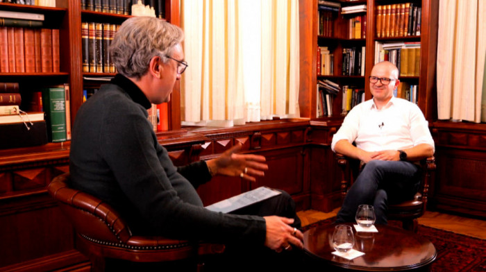Emisija Čadež Talk: Kako je Marko Carević iz "Doline gladi" došao do vrha biznisa