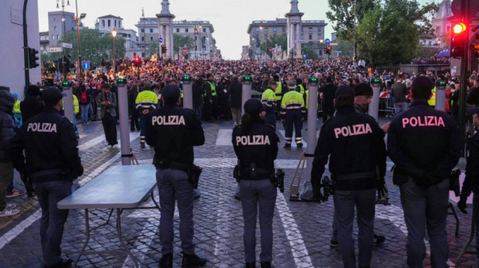 Više od 4.000 policajaca biće angažovano tokom inauguracije novog pape