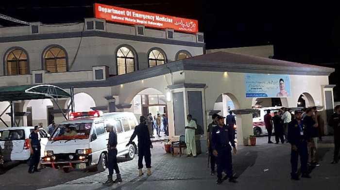 U Pakistanu iskočila iz šina tri vagona putničkog voza, povređeno 27 osoba