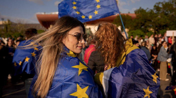 Hiljade ljudi prisustvovalo proevropskim skupovima u Rumuniji