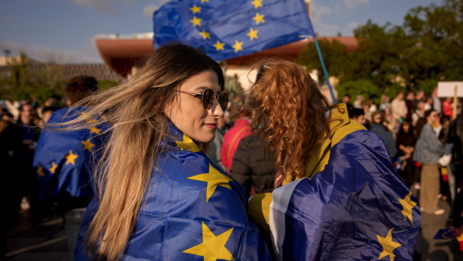 Hiljade ljudi prisustvovalo proevropskim skupovima u Rumuniji