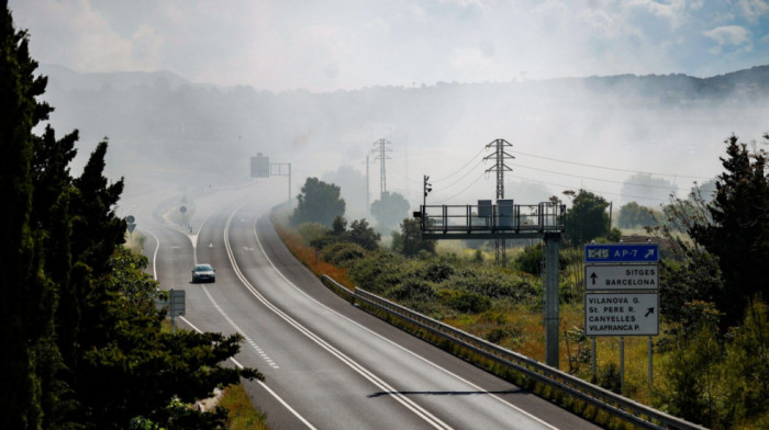 U Kataloniji izbio požar u industrijskoj zoni, izazvao toksični oblak hlora