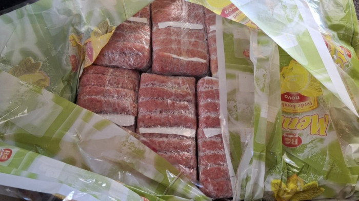 Velika zaplena na Horgošu: Carinski službenici sprečili krijumčarenje 1,1 tone mesa i mleka