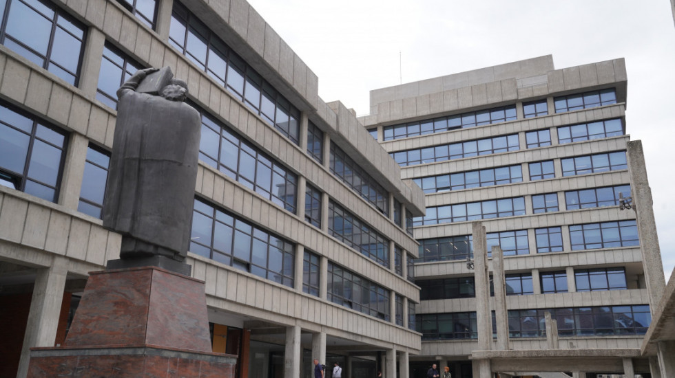 Šestorica osumnjičenih za pripremanje dela protiv ustavnog uređenja i bezbednosti Srbije dovedeni na saslušanje