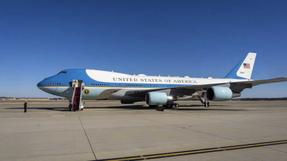 Dopisnica Njujork post: Američko osoblje nije dozvolilo unošenje bilo kakvih kineskih predmeta u avion "Air Force One"
