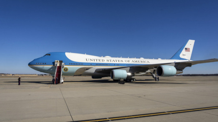 Dopisnica Njujork post: Američko osoblje nije dozvolilo unošenje bilo kakvih kineskih predmeta u avion "Air Force One"