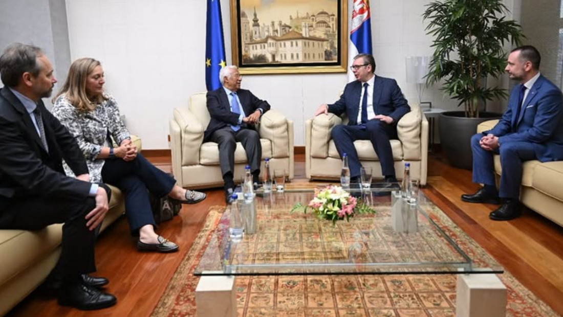 Vučić dočekao Koštu na aerodromu: Srbija opredeljena za nastavak Evropskog puta