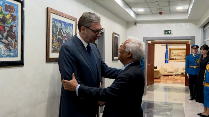 Vučić dočekao Koštu ispred Palate Srbija uz državne počasti