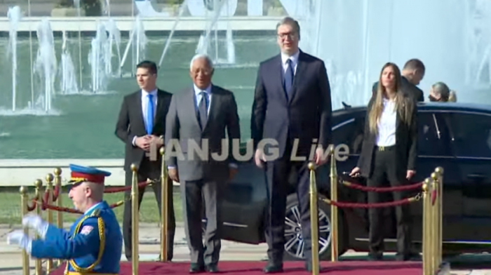 Vučić dočekao Koštu ispred Palate Srbija uz državne počasti