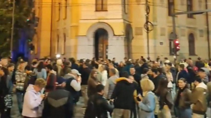 Studenti u Nišu blokirali zgradu Osnovnog suda, osudili su odluku o produženju pritvora novosadskim aktivistima