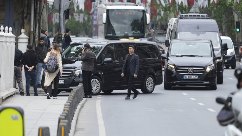 Napad nožem u Istanbulu: Povređena četiri policajca i dvoje građana, napadač uhapšen