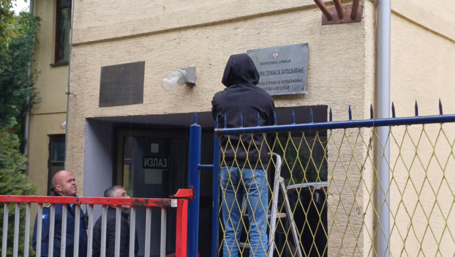 Kosovska policija upala u prostorije Nacionalne službe za zapošljavanje Srbije u Mitrovici, zamenjena brava na ulazu