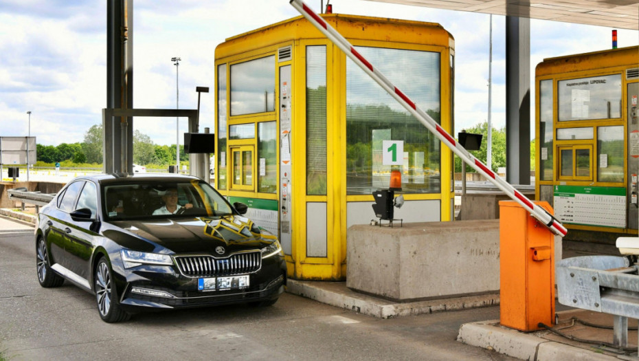 Sneg samo na nekim putevima, prilazi graničnim prelazima i zimskim centrima prohodni
