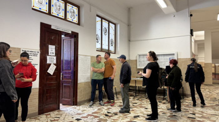 Izlaznost u drugom krugu predsedničkih izbora u Rumuniji do 13 sati - 31,93 odsto