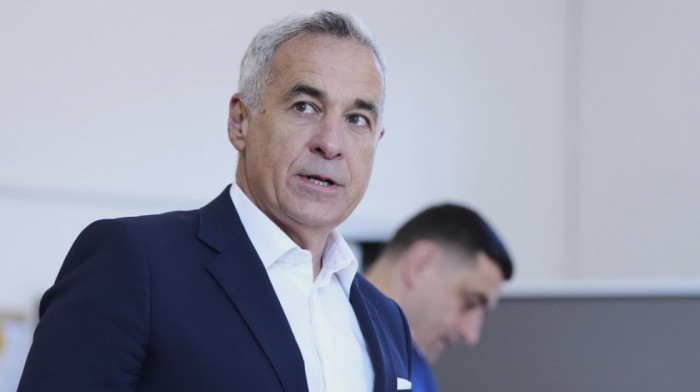 Rumunski krajnji desničar Kalin Đorđesku najavio povlačenje iz politike