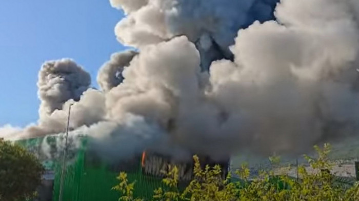 Veliki požar u Hrvatskoj: Bukti ogromno skladište, građani prijavljuju da su čuli eksploziju (VIDEO)