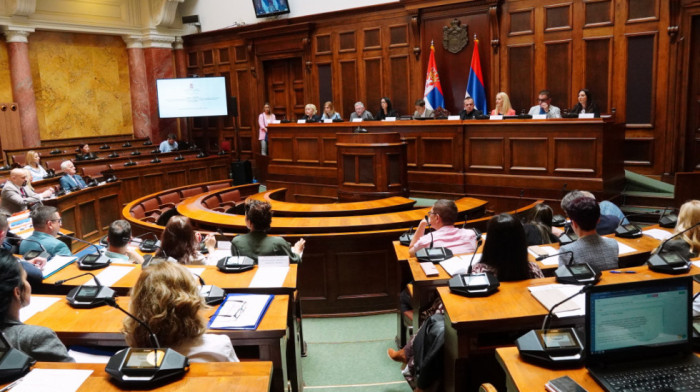 Administrativni odbor Skupštine novčano kaznio poslanike Albijanića, Komlenskog i Aleksića