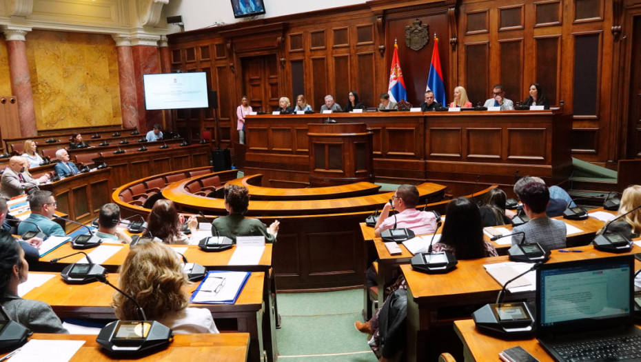 Administrativni odbor Skupštine novčano kaznio poslanike Albijanića, Komlenskog i Aleksića