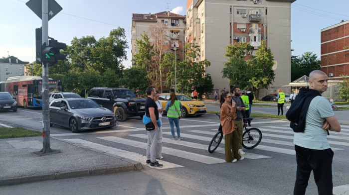Grupa građana blokirala raskrsnice u Novom Sadu, traže izbore za Savete mesnih zajednica