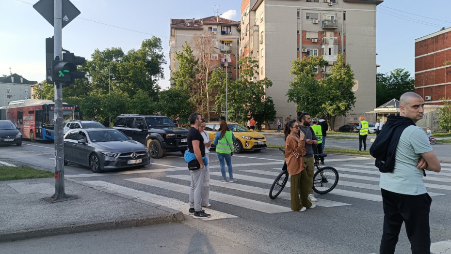 Grupa građana blokirala raskrsnice u Novom Sadu, traže izbore za Savete mesnih zajednica