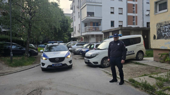 Telo žene pronađeno u stanu u Novom Sadu, suprug hospitalizovan zbog povreda ( FOTO)