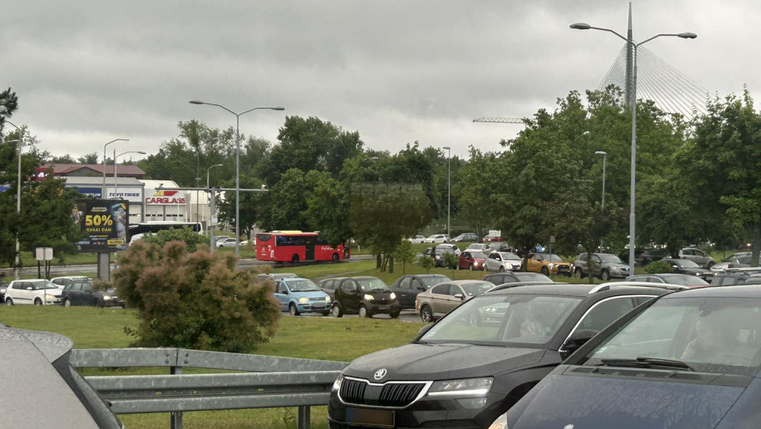 Vozačima se savetuje dodatni oprez zbog najavljenih padavina koje usporavaju vožnju