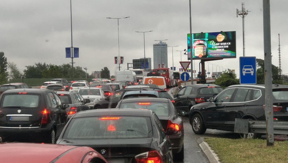 Vozači, evo šta vas čeka na putevima ovog vikenda: Pojačan intenzitet saobraćaja u pojedinim pravcima