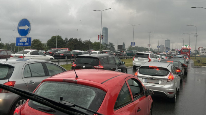 Mini odmor doneo saobraćajni kolaps na putevima u Srbiji: Vanredni uslovi zahtevaju dodatnu opreznost