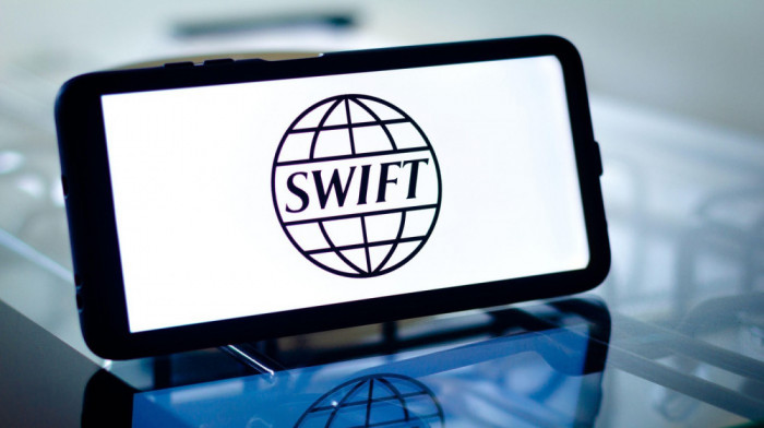 Blumberg: EU razmatra isključenje 20 banaka iz SWIFT-a u sklupu pritiska na Rusiju