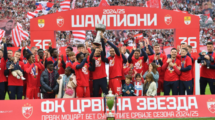 Crvena zvezda podigla trofej prvaka Superlige Srbije
