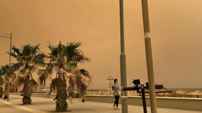 Zapanjujuće slike sa Krita: Meteorološki fenomen "zapalio" nebo, vlasti upozorile da se ne izlazi bez preke potrebe