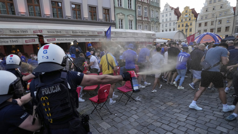 Sukobi navijača Čelsija i Betisa u Poljskoj pred finale Lige konferencija (VIDEO)
