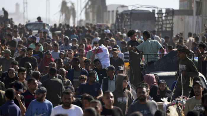 Haos na punktu za distribuciju hrane u Pojasu Gaze: Šta novi sistem dopremanja znači za gladne Palestince