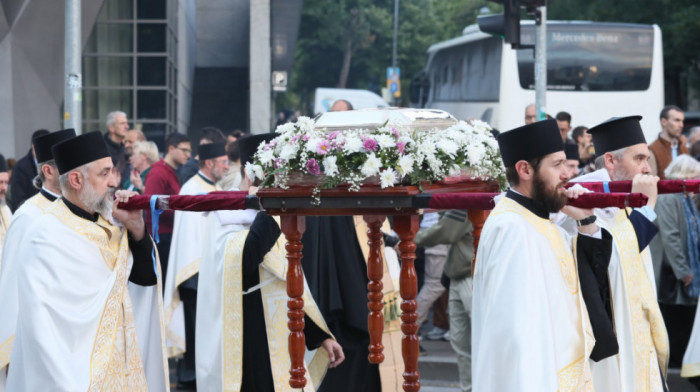 Ispraćene mošti Svetog Save posle liturgije koju je služio patrijarh Porfirije: Danas je rođendan Crkve