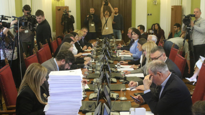 Ko će u Savet REM-a? Rasprava vlasti i opozicije o sukobu interesa i izboru kandidata