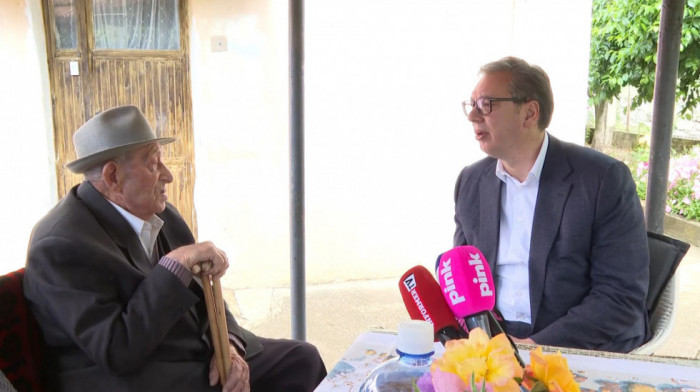 Vučić posetio najstarijeg građanina Zaječara Vukosava Đorđevića