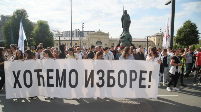 Protest pod nazivom "Hoćemo izbore" u Beogradu: Kolona sa Savskog trga krenula ka Tužilaštvu i Vladi