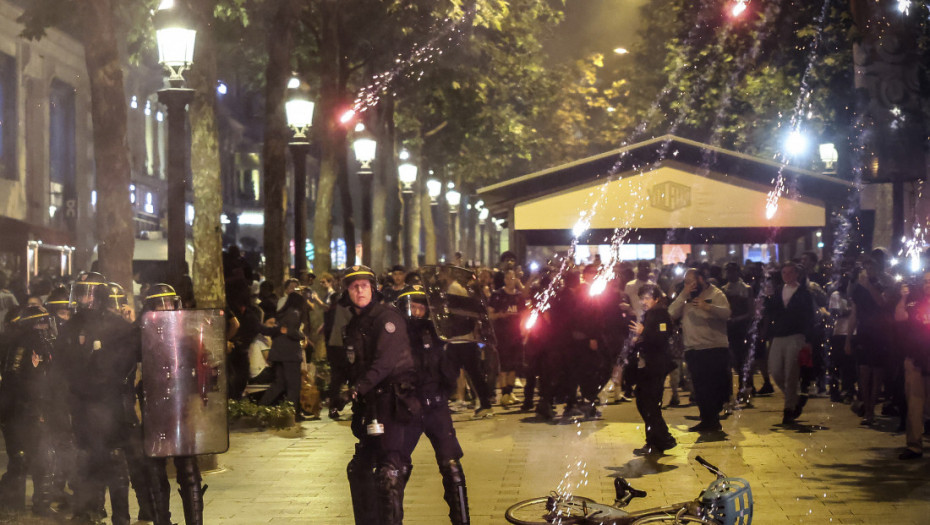 Bilans nereda u Parizu: Dva navijača poginula, jedan policajac u komi, privedeno više od 500 ljudi