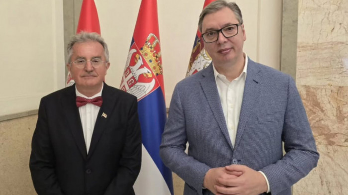 Vučić sa ambasadorom Srbije u Crnoj Gori Nebojšom Rodićem o novinama u srpskoj politici u regionu