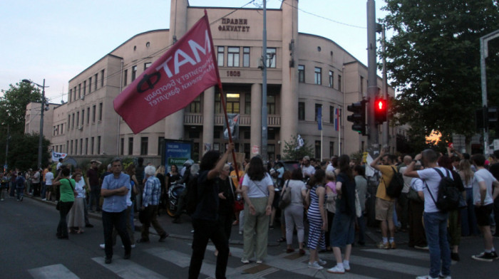 Održan protest studenata u blokadi ispred Pravnog fakulteta u Beogradu