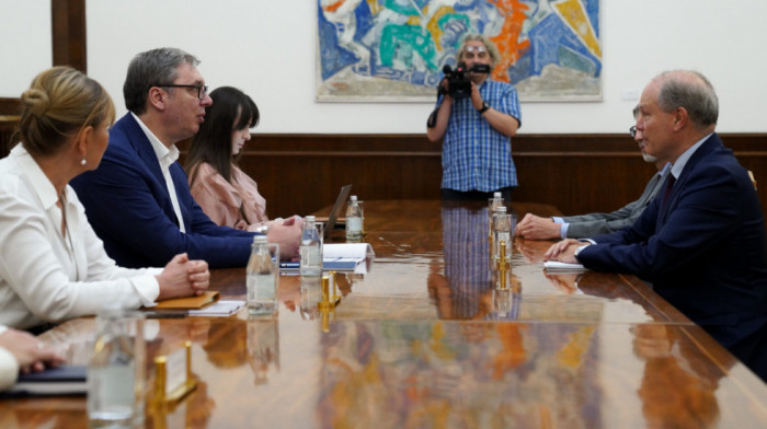 Vučić sa Trokazom: Veliku važnost pridajemo strateškoj saradnji i prijateljstvu sa Francuskom