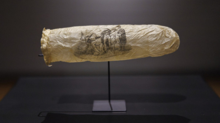 I modni detalj i zaštita: Rajksmuzeum izlaže 200 godina star kondom od ovčijeg creva sa posebnim ukrasom