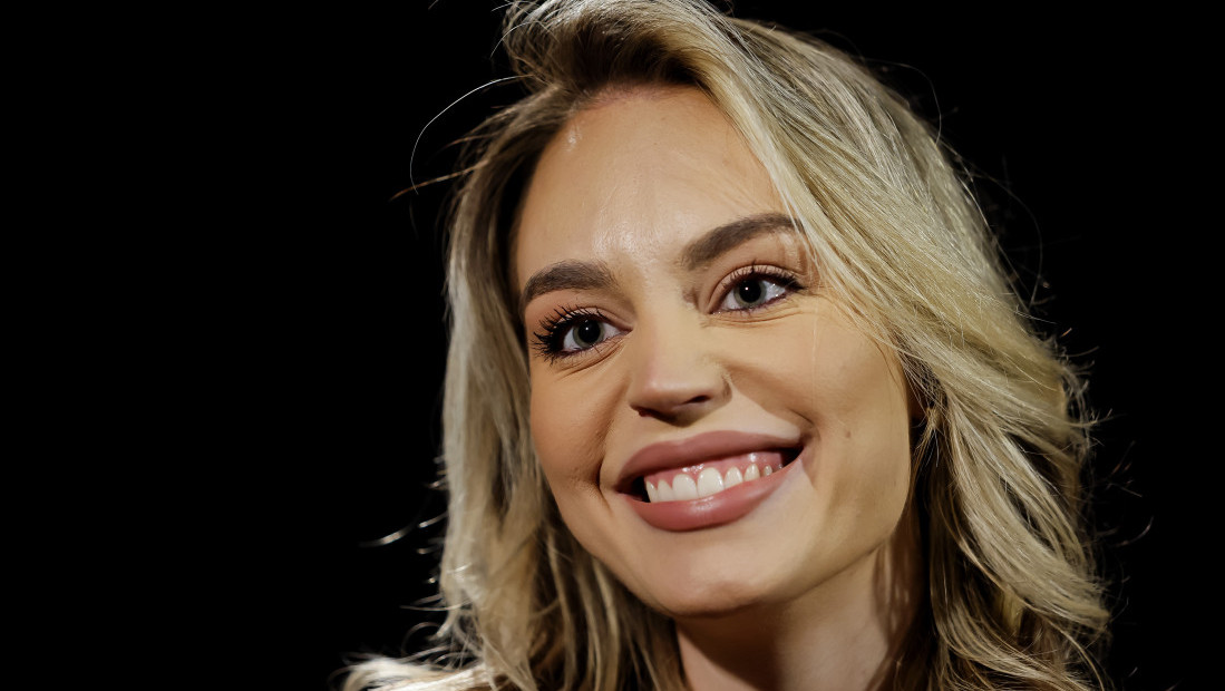 Ana Ćurčić o predstavi "Više od igre": Moj lik je vrlo slobodan u infantilnosti i razmaženosti i zahteva puno energije