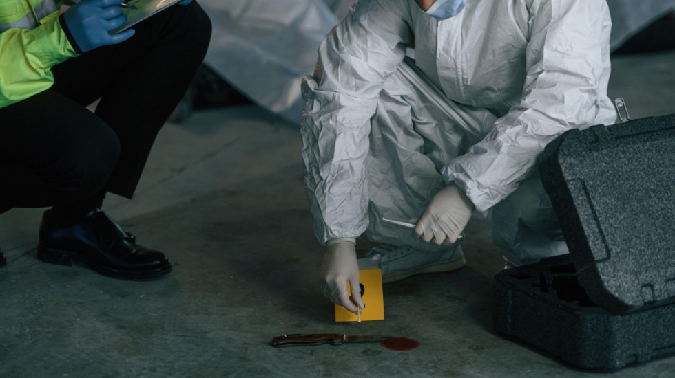 Bebu u kolicima na ulici u Bruklinu ubio zalutali metak