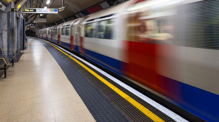 Putnik koji legao na šine u Moskvi mora da plati štetu metrou