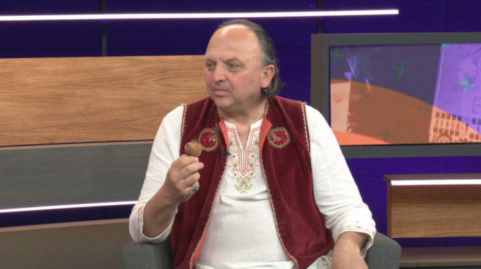 Ovo se retko viđa u svetu: Vladislav Tošić pravi vino od divljeg nara