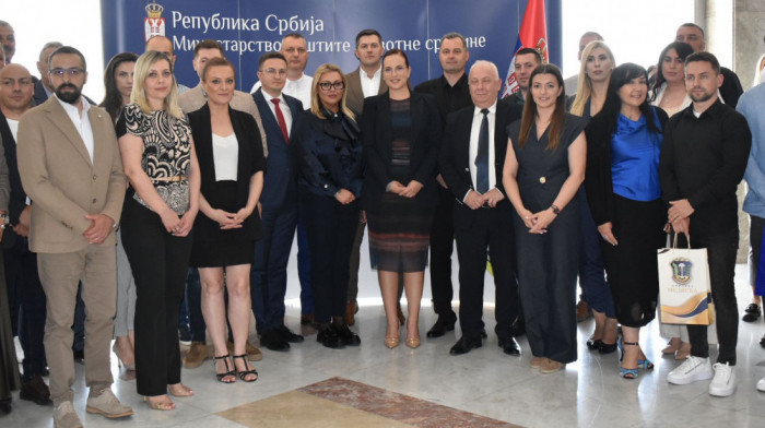 Pavkov potpisala ugovore sa lokalnim samoupravama za čišćenje 288 divljih deponija