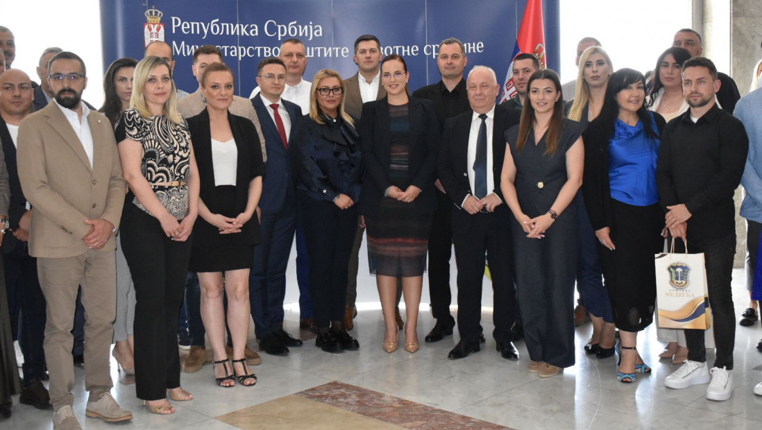 Pavkov potpisala ugovore sa lokalnim samoupravama za čišćenje 288 divljih deponija